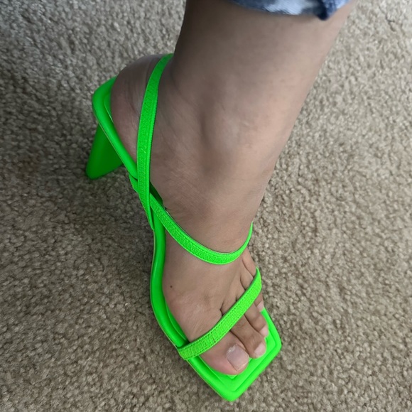 Aldo bright green sandals - Picture 3 of 3